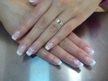 french manicure happy